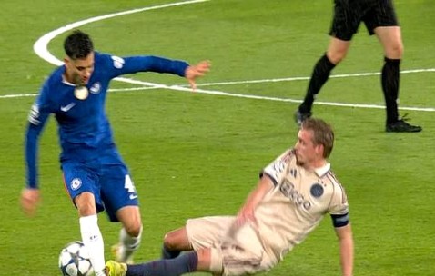 宝盈在线-切尔西客场战胜阿贾克斯，提前锁定小组出线(切尔西44阿贾克斯全场录像)